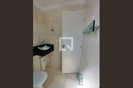 Banheiro de apartamento para alugar com 2 quartos, 43m² em Maria da Conceicao, Contagem