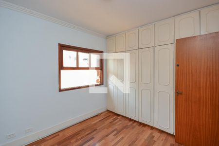 Casa à venda com 4 quartos, 210m² em Jardim Santa Helena, São Paulo