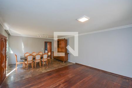 Casa à venda com 4 quartos, 210m² em Jardim Santa Helena, São Paulo