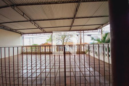 Vista da sala de casa à venda com 4 quartos, 250m² em Jardim dos Oliveiras, Campinas