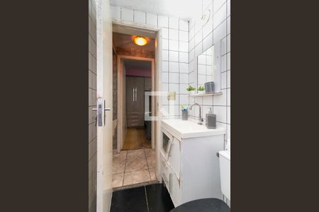 Banheiro de apartamento à venda com 2 quartos, 52m² em Vila Carmosina, São Paulo