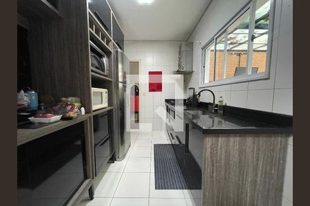 Cozinha de casa de condomínio à venda com 3 quartos, 160m² em Rio Pequeno, São Paulo