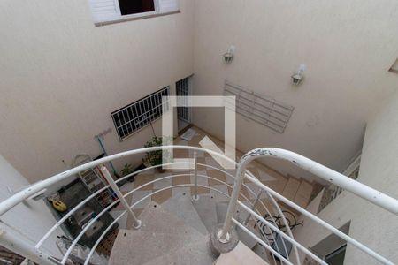 Escada Externa de casa à venda com 4 quartos, 160m² em Vila Sabrina, São Paulo