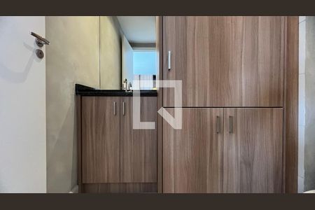 Lavabo de apartamento para alugar com 1 quarto, 47m² em Pinheiros, São Paulo