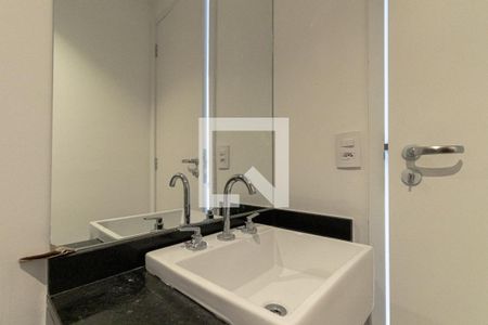 Banheiro de kitnet/studio para alugar com 1 quarto, 25m² em Indianópolis, São Paulo
