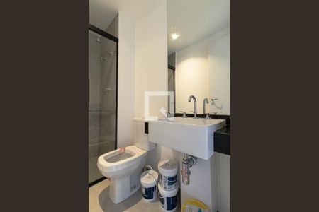 Banheiro de kitnet/studio para alugar com 1 quarto, 25m² em Indianópolis, São Paulo