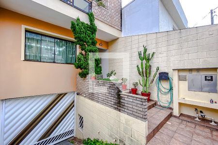 Quintal de casa à venda com 3 quartos, 270m² em Vila Canero, São Paulo