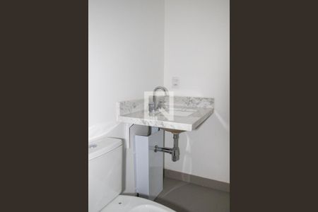 Banheiro de kitnet/studio para alugar com 1 quarto, 33m² em Vila Cordeiro, São Paulo