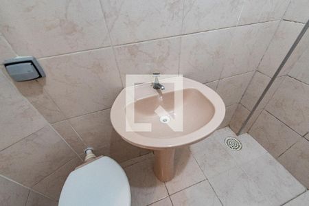 Banheiro de kitnet/studio para alugar com 1 quarto, 25m² em Liberdade, São Paulo