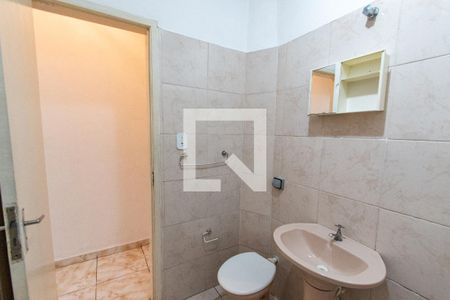 Banheiro de kitnet/studio para alugar com 1 quarto, 25m² em Liberdade, São Paulo