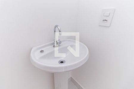 Banheiro de apartamento para alugar com 2 quartos, 44m² em Parque Sao Rafael, São Paulo