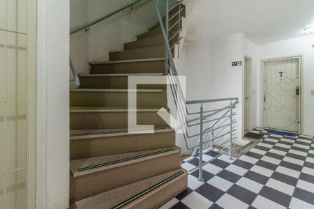 Escadas de apartamento à venda com 2 quartos, 176m² em Partenon, Porto Alegre