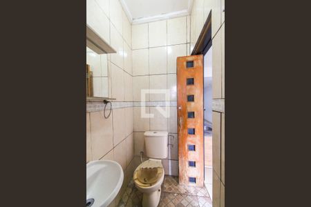 Banheiro de casa à venda com 2 quartos, 80m² em Conjunto Residencial José Bonifácio, São Paulo