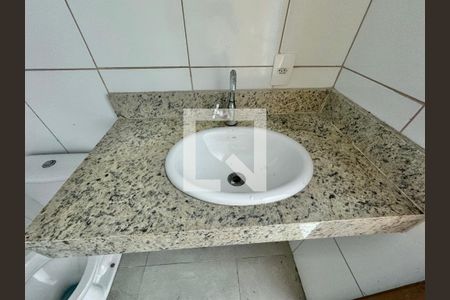 Banheiro Social 1 de casa de condomínio à venda com 3 quartos, 200m² em Vargem Grande, Rio de Janeiro