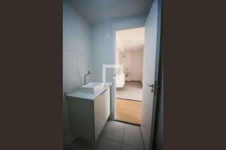 Banheiro de apartamento para alugar com 2 quartos, 35m² em Conjunto Residencial José Bonifácio, São Paulo