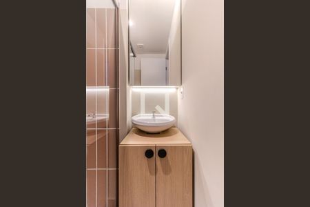 Banheiro de apartamento à venda com 1 quarto, 27m² em Vila Buarque, São Paulo