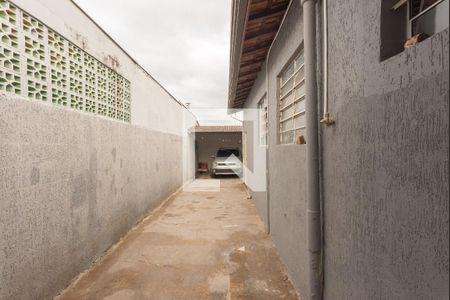 Garagem de casa à venda com 2 quartos, 250m² em Jardim Garcia, Campinas