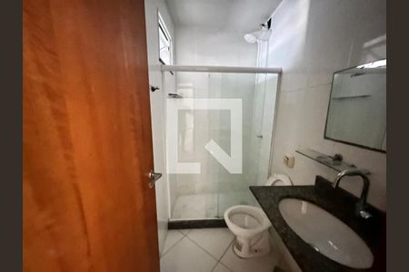 Banheiro de apartamento para alugar com 2 quartos, 45m² em Curicica, Rio de Janeiro
