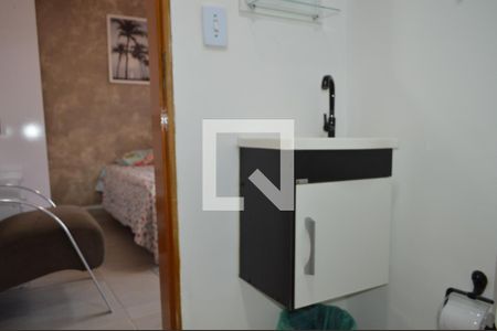 Banheiro de kitnet/studio para alugar com 1 quarto, 18m² em Mirandópolis, São Paulo