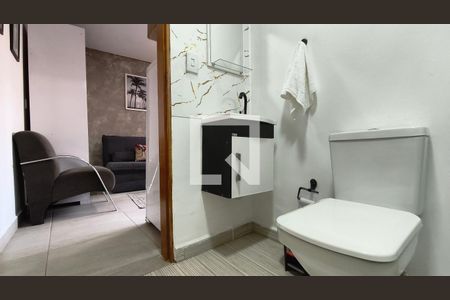 Banheiro de kitnet/studio para alugar com 1 quarto, 18m² em Mirandópolis, São Paulo