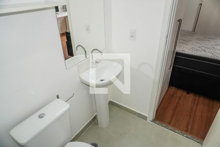 Banheiro de kitnet/studio para alugar com 1 quarto, 26m² em Pinheiros, São Paulo