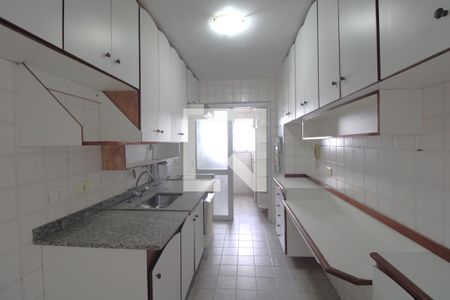 Cozinha e Área de Serviço de apartamento à venda com 3 quartos, 78m² em Vila Sofia, São Paulo