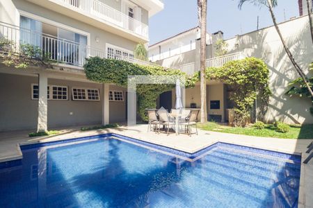 Piscina de casa à venda com 3 quartos, 350m² em Pacaembu, São Paulo