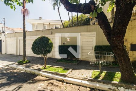 Fachada de casa à venda com 3 quartos, 350m² em Pacaembu, São Paulo