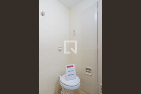 Banheiro de apartamento à venda com 1 quarto, 33m² em Centro Histórico, Porto Alegre