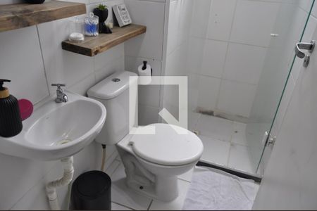 Banheiro de apartamento à venda com 2 quartos, 50m² em Del Castilho, Rio de Janeiro