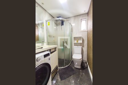 Banheiro de apartamento à venda com 3 quartos, 54m² em Vila Carmosina, São Paulo
