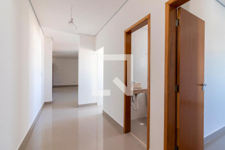 Corredor dos Quartos de apartamento à venda com 2 quartos, 60m² em Vila Ester (zona Norte), São Paulo