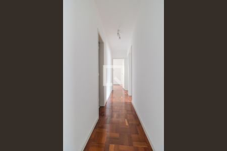 Corredor de apartamento para alugar com 3 quartos, 83m² em Menino Deus, Porto Alegre