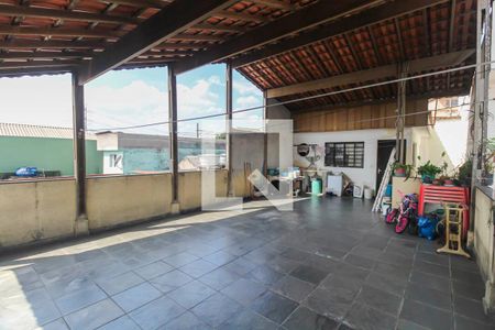 Varanda de casa à venda com 5 quartos, 300m² em Jardim Machado, São Paulo