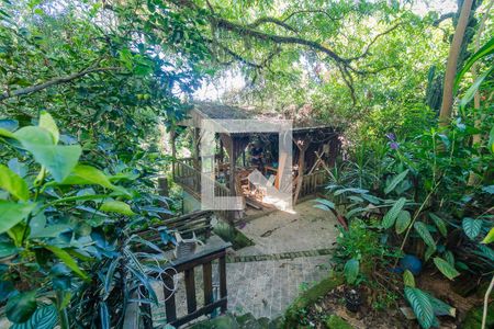 Quintal de casa à venda com 6 quartos, 100m² em Nonoai, Porto Alegre