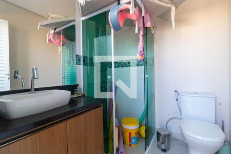 Banheiro da Piscina de casa de condomínio à venda com 3 quartos, 268m² em Swiss Park, Campinas