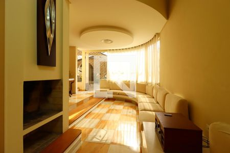 Sala da Lareira de casa à venda com 4 quartos, 500m² em Vila Assunção, Santo André