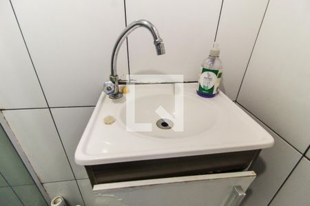 Banheiro de apartamento à venda com 2 quartos, 50m² em Conjunto Residencial José Bonifácio, São Paulo