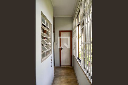 Corredor de casa à venda com 5 quartos, 200m² em Menino Deus, Porto Alegre