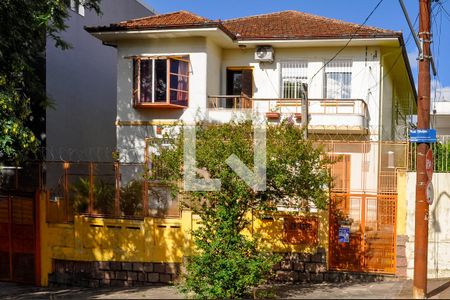 Fachada de casa à venda com 5 quartos, 200m² em Menino Deus, Porto Alegre