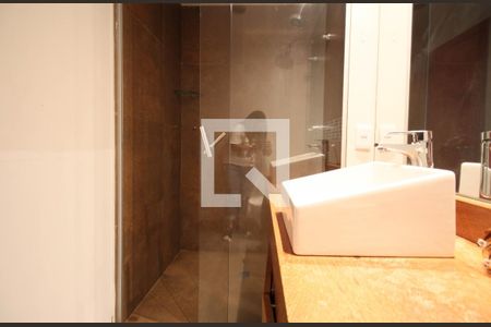 Banheiro de kitnet/studio à venda com 1 quarto, 50m² em Vila Andrade, São Paulo