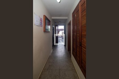 Hall de entrada de apartamento à venda com 2 quartos, 60m² em Santo Antônio, Porto Alegre
