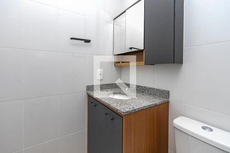 Banheiro de apartamento para alugar com 1 quarto, 27m² em Campo Belo, São Paulo