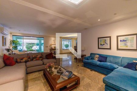 Sala de casa de condomínio para alugar com 4 quartos, 600m² em Barra da Tijuca, Rio de Janeiro