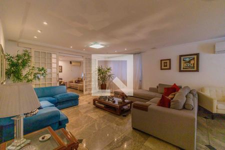 Sala de casa de condomínio para alugar com 4 quartos, 600m² em Barra da Tijuca, Rio de Janeiro