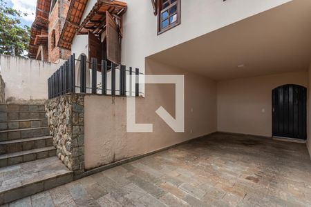 Garagem de casa à venda com 3 quartos, 360m² em Candelária, Belo Horizonte