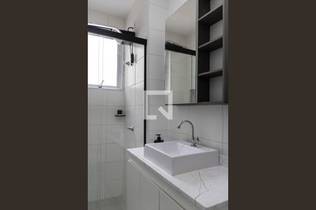 Banheiro da Suíte de apartamento para alugar com 2 quartos, 47m² em Palmeiras, Belo Horizonte