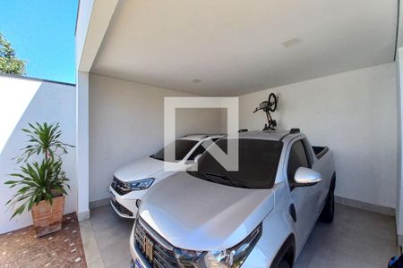 Garagem de casa à venda com 3 quartos, 225m² em Jardim Ipaussurama, Campinas