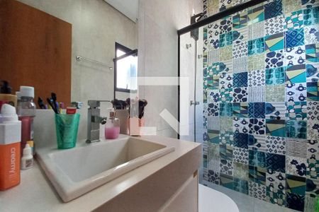 Banheiro da Suíte de casa à venda com 3 quartos, 225m² em Jardim Ipaussurama, Campinas