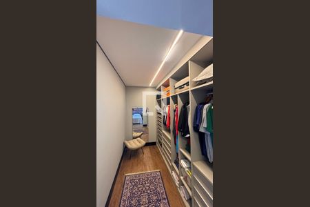 Closet da suíte 1 de casa à venda com 3 quartos, 225m² em Jardim Ipaussurama, Campinas